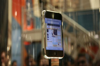 Illustration for article titled Exclusive Apple iPhone 360 degree Gallery: 50 Photos of the Jesus Phone